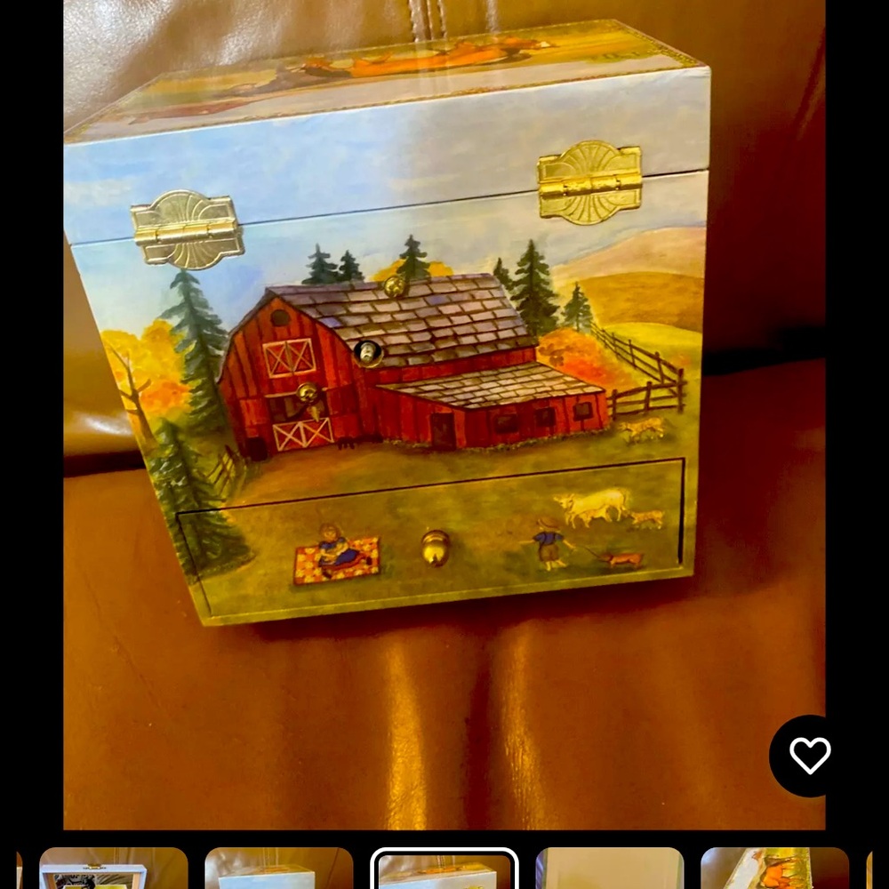 Enchantmints Horse Ranch Music Box
Equestrian Jewelry Drawers Works - Picture 3 of 7